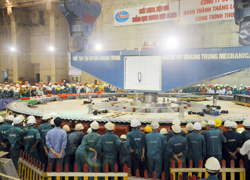 Lắp đặt thành công Rotor nặng 1000 tấn cho Thủy điện Sơn La | Tổng công ...